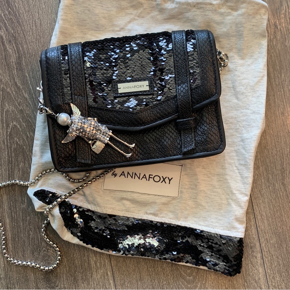 Brand new🎈leather black sequins clutch